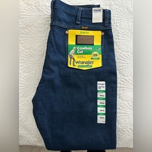 Wrangler Cowboy Cut Jeans. Color Blue. Size 35x32. Slim Fit.